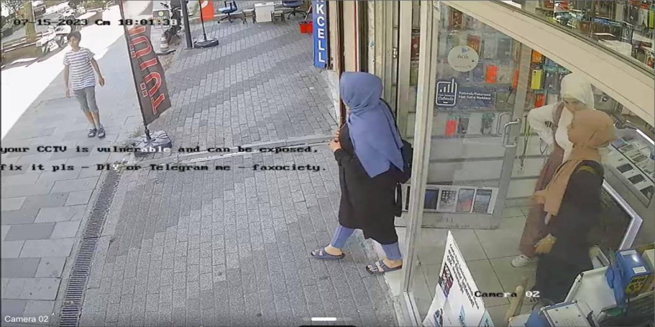 Sahte Dolarla Esnafı Dolandırıp Son Model Telefon Aldılar