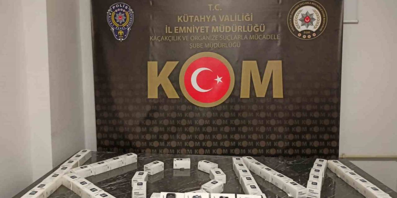 Kütahya’da Bir İş Yerinde 50 Adet Kaçak Cep Telefonu Ele Geçirildi