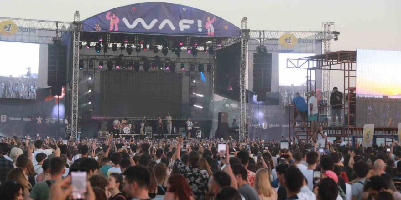 Selçuk Pamucak Sahilinde What A Fest Zamanı