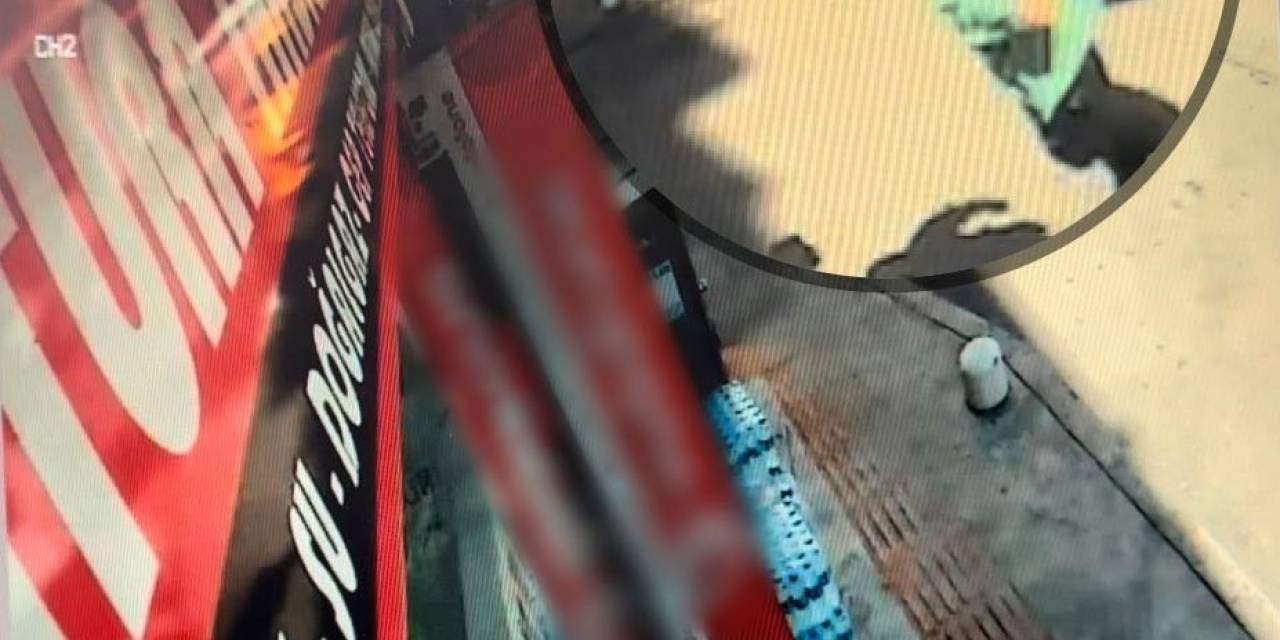 Kamyonun Çarptığı Beton Duba Ok Gibi Fırladı, Bir Kişi Ağır Yaraladı: O Anlar Kamerada