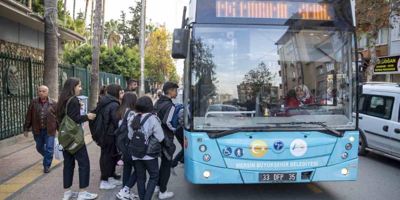 Mersin’de Belediye Otobüsleri Öğrenciler İçin 1 Liradan Devam Ediyor