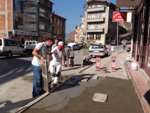 Niksar’da Yeni Kaldırımlara Engelli Düzenlemesi