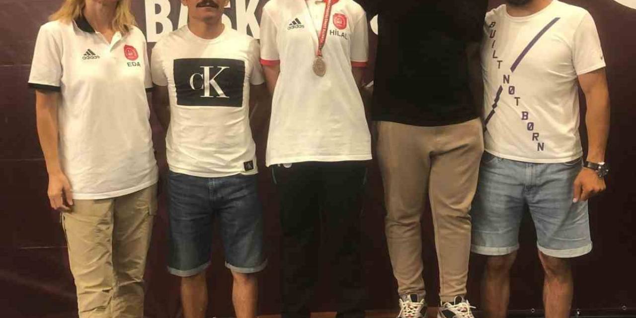 Eskişehirli Sporcudan Halterde Gümüş Madalya