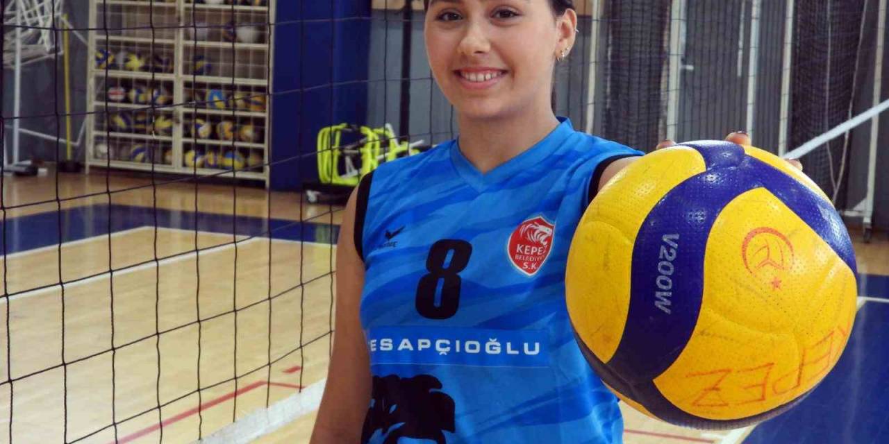 Kepez’in Genç Voleybolcusu İzmir’e Transfer Oldu