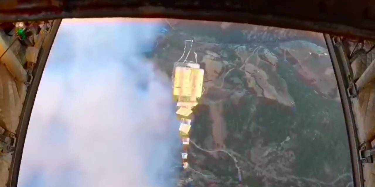 Askeri Uçaklardan 16 Tonluk Yangın Söndürme Bombası Atılıyor