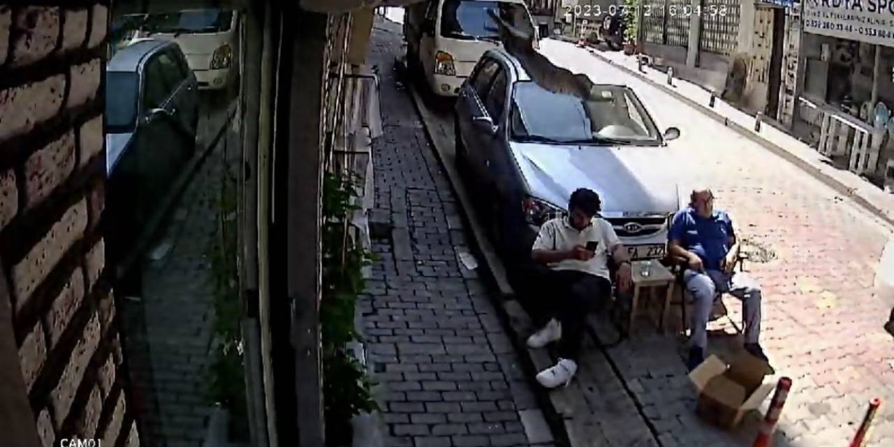 Kağıthane’de Şoke Eden Olay Kamerada: İkinci Kattan Üzerine Kedi Düştü