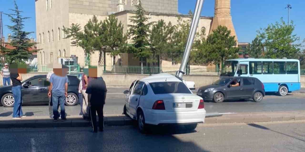 Ankara’da Hız Yapan Sürücü Kaldırımdaki Yayaya Çarptı