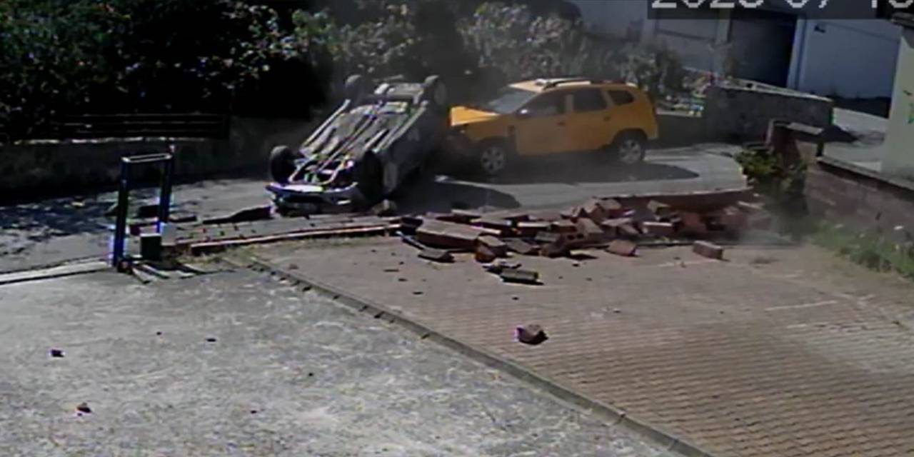 Otomobil Sokak Arasında Takla Attı, O Anlar Güvenlik Kamerasına Yansıdı