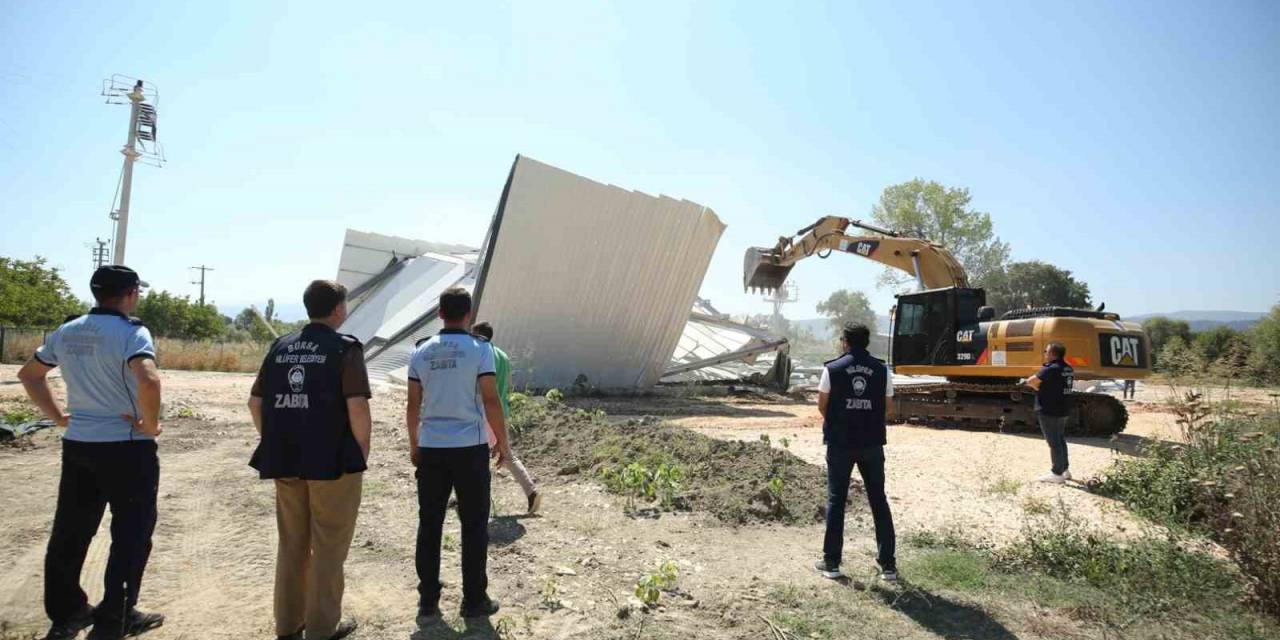 Nilüfer’de İki Kaçak Yapı Daha Yıkıldı