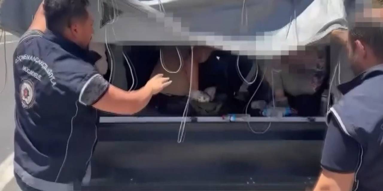 Durdurulan Kamyonetin Kasasında 43 Düzensiz Göçmen Yakalandı