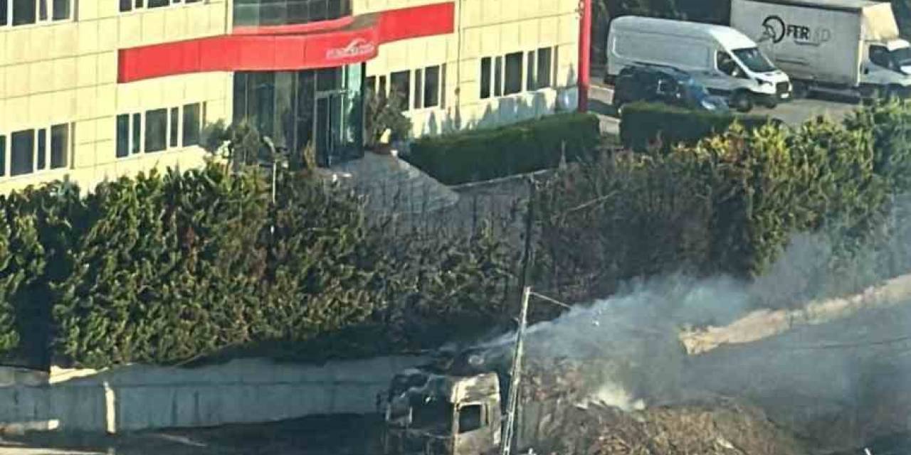 Silivri’de Saman Yüklü Tır Alev Alev Yandı