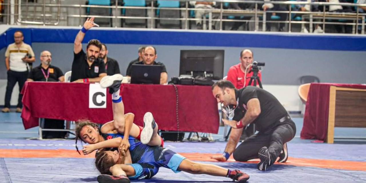 Güreşin Sultanı Şirin Kahraman Türkiye Şampiyonu Oldu