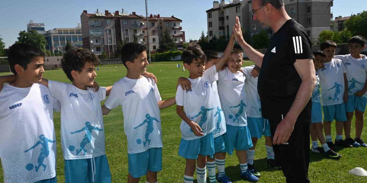 Başkan Pekyatırmacı’dan Yaz Spor Okullarına Öğrencileri İle Buluştu