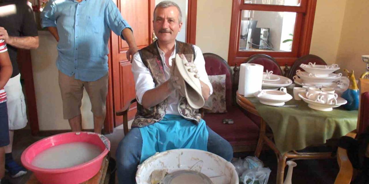 Balıkesir’de Sergilenen Çiniler Göz Kamaştırdı