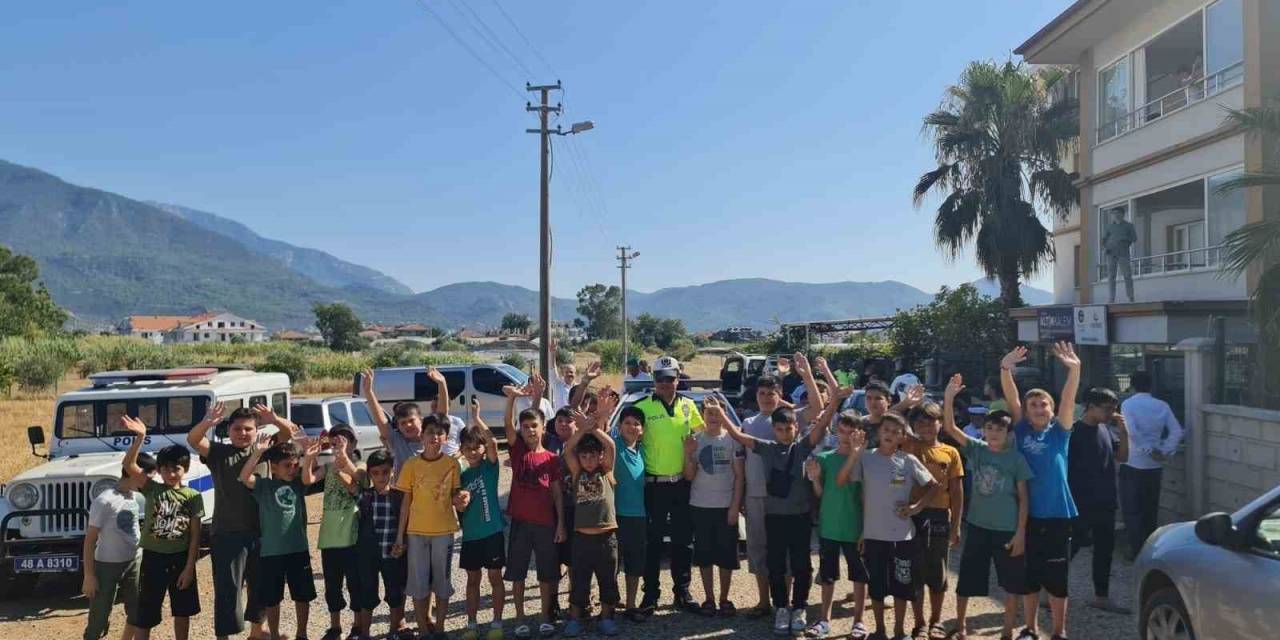 Fethiye’de Kuran Kursu Öğrencilerine Güvenli Trafik Eğitimi Verildi