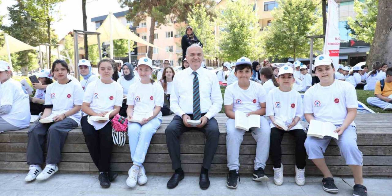 Başkan Özlü Gençleri Yalnız Bırakmadı