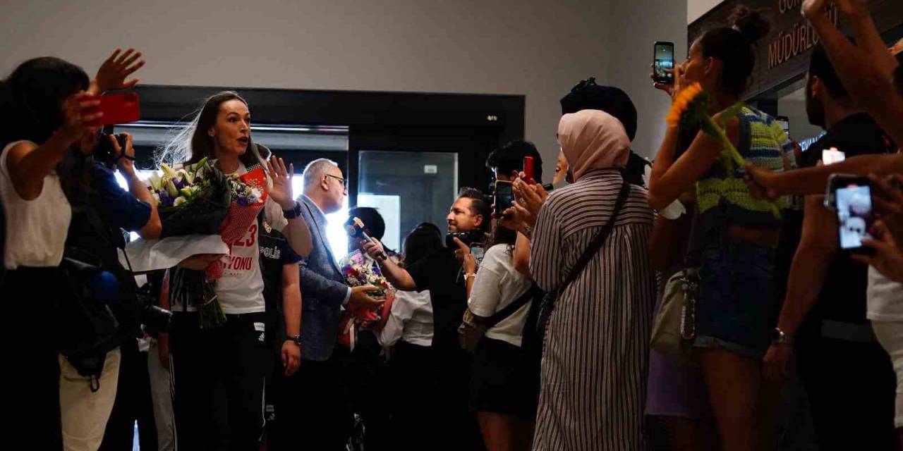 Filenin Sultanları, Türkiye’ye Kupayla Döndü