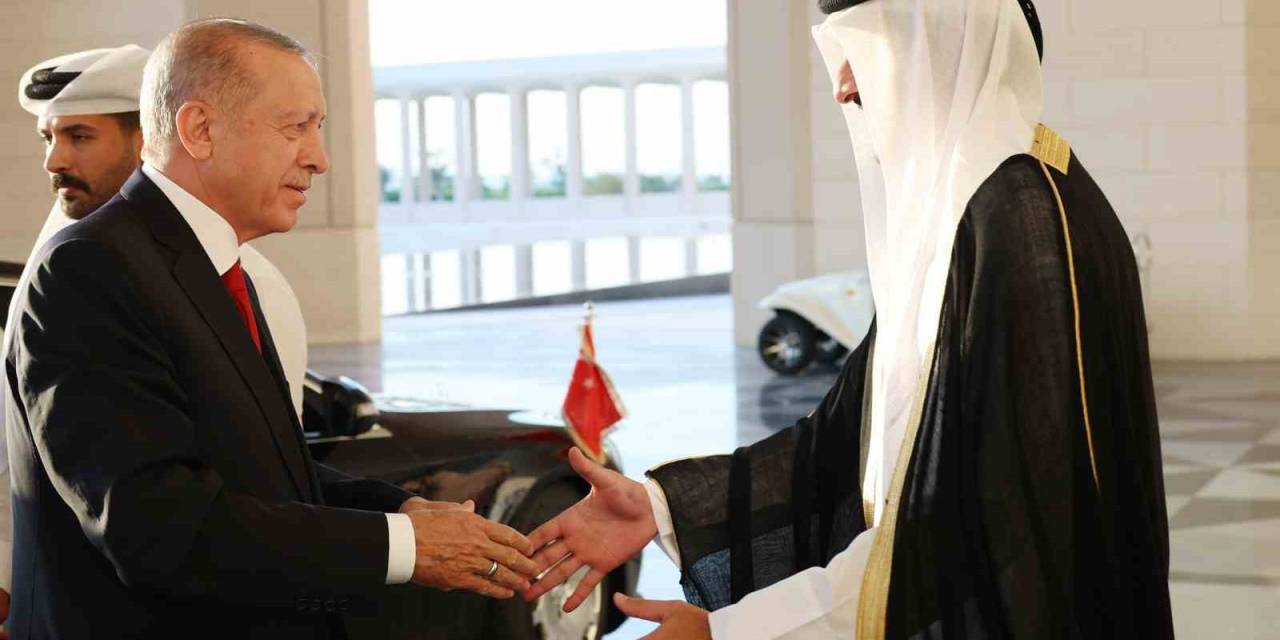 Cumhurbaşkanı Erdoğan Katar’da Resmi Törenle Karşılandı