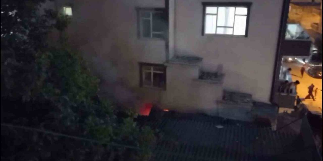 Depoda Korkutan Yangın: Mahalleli Sokağa Döküldü