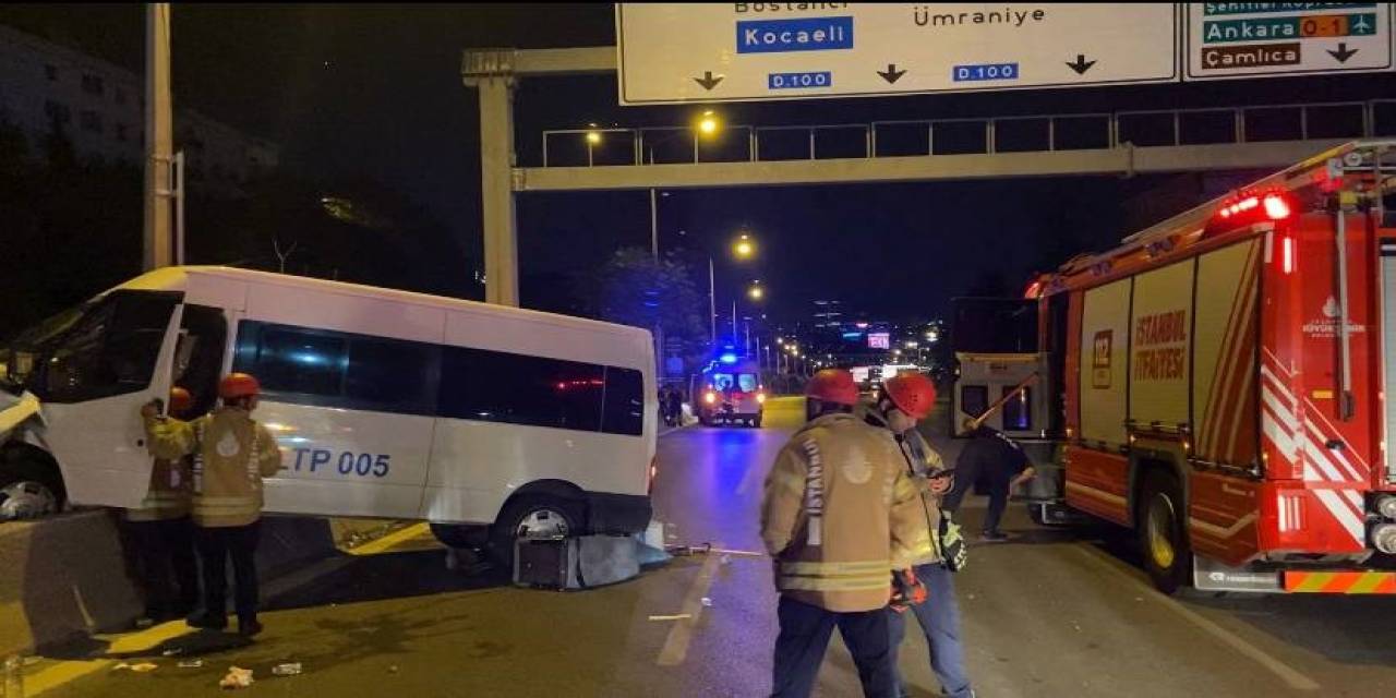 E5’te Kontrolden Çıkan Servis Minibüsü Refüje Çarptı: 4 Yaralı