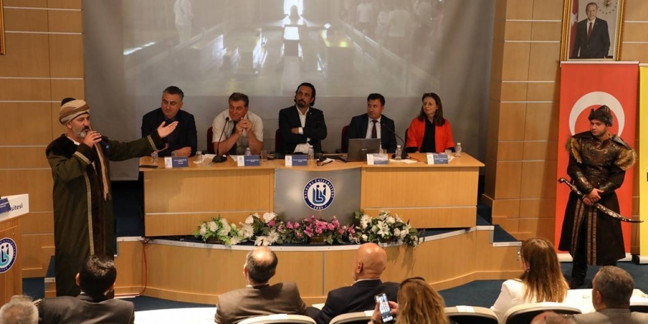 Türk Yüzyılı Ve Dede Korkut Konulu Sempozyum İlgiyle Takip Edildi