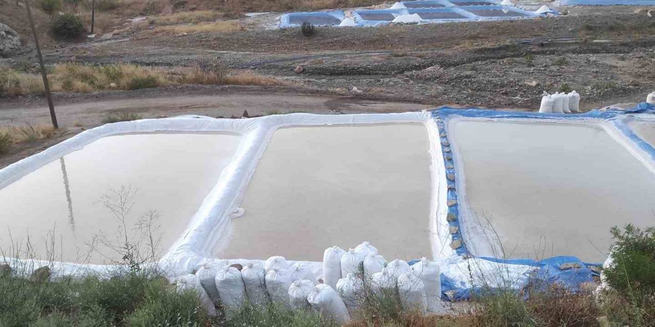 Batman’da Dağdan Akan Tuzlu Su Ailelerin Geçim Kaynağı Oldu