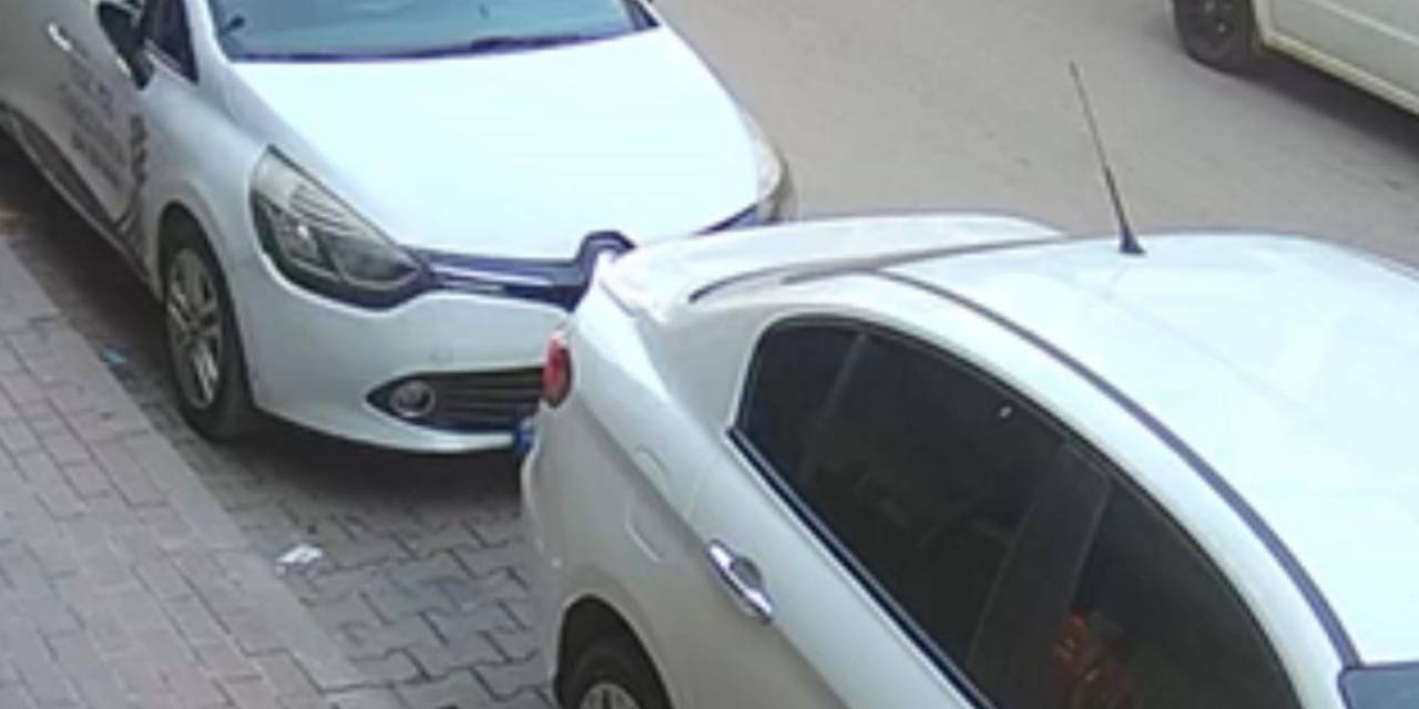 Yola Aniden Fırlayan Çocuğa Otomobil Böyle Çarptı
