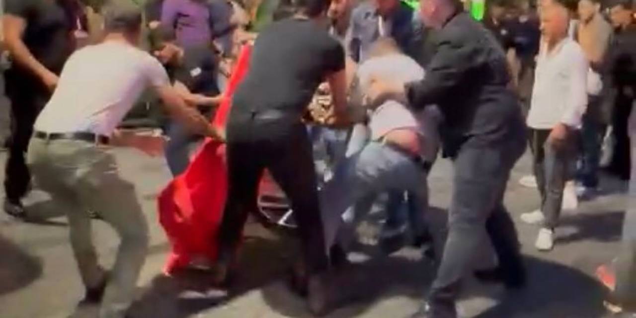 Taksim’de Vicdansız Zabıta Dehşeti Kamerada: Aracına Sarılıp Direndi