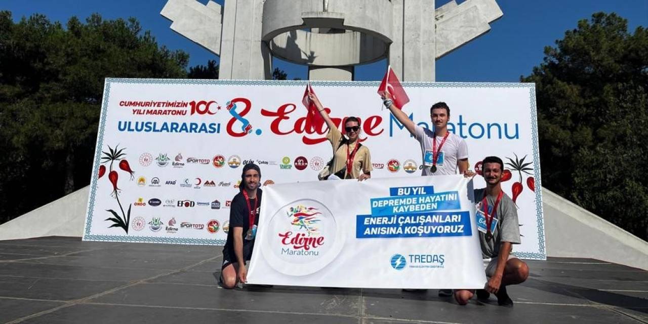 Depremde Hayatını Kaybeden Meslektaşları İçin Koştular