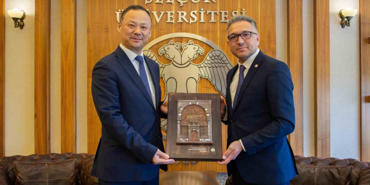 Kırgızistan’ın Ankara Büyükelçisi Kazakbaev Rektör Aksoy İle Bir Araya Geldi