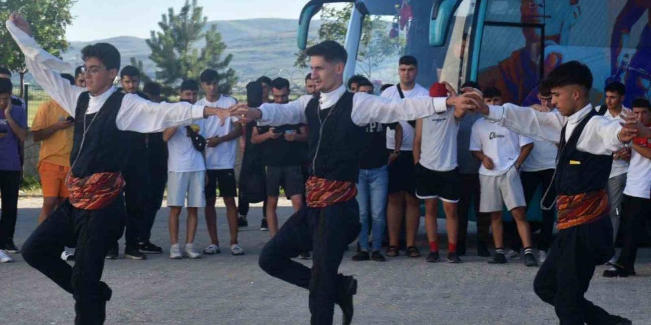 Batmanlı Gençler ‘anadoluyuz Biz’ Projesiyle Erzurum’da