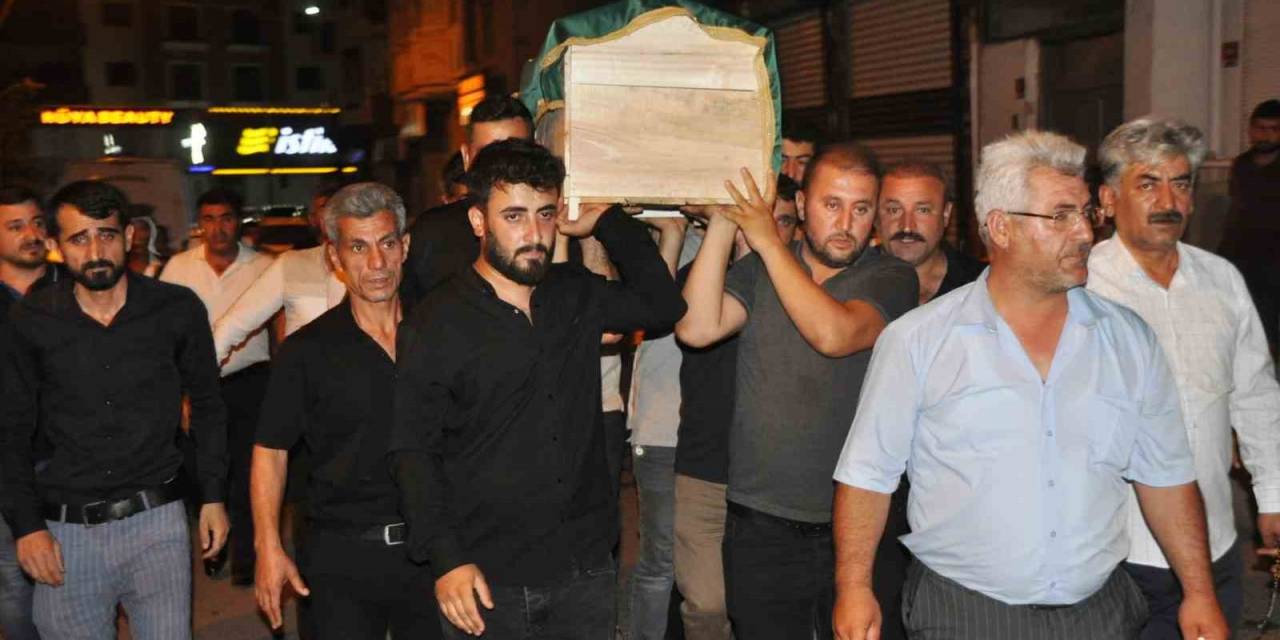 Buz Kütlesi Altında Hayatını Kaybeden Öğretmenin Cenazesi Cizre’de Defnedildi