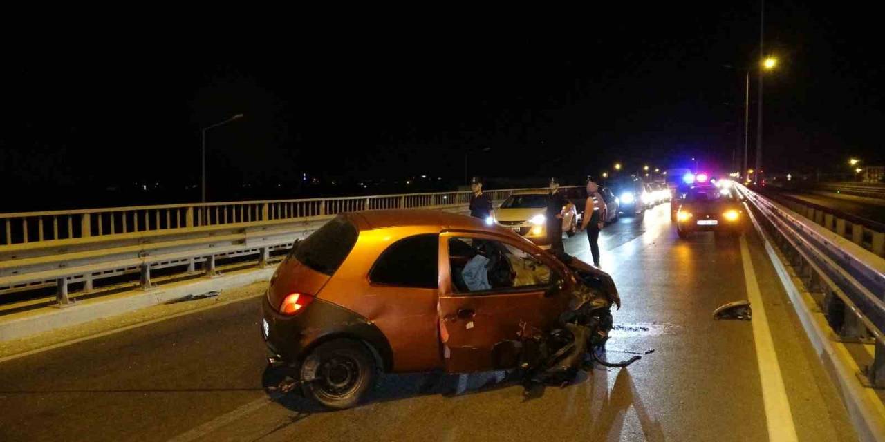 Otomobilin Bariyerlere Çarptığı Kazada Sürücü Ölümden Döndü