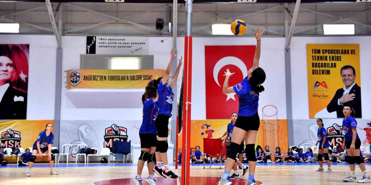 Mersin’de Voleybol Kursu Yaz Döneminde De Devam Ediyor