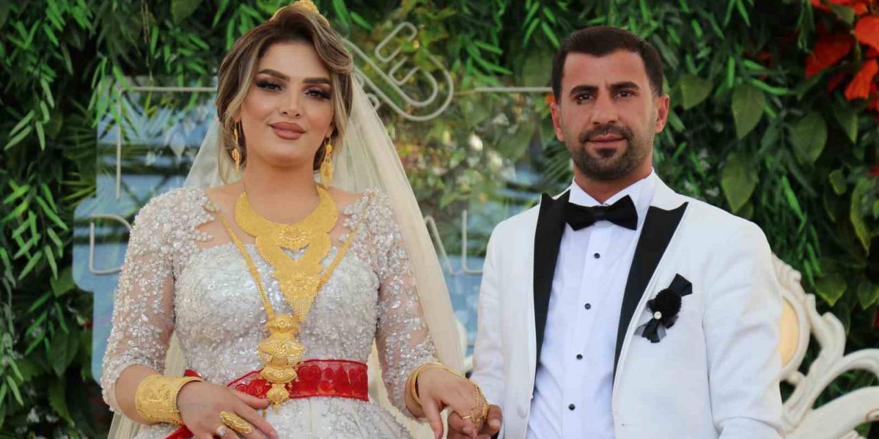 Van’daki Aşiret Düğününde Takı Merasimi Dudak Uçuklattı