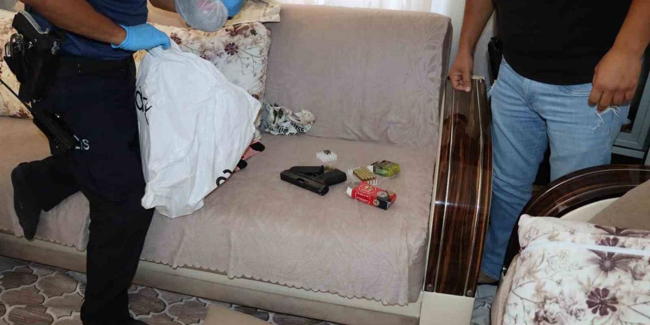 Mersin’de Organize Suç Örgütü Çökertildi: Avrupa Ülkelerinde Geçerli Çok Sayıda Sahte Kimlik Ve Sürücü Belgesi Ele Geçirildi