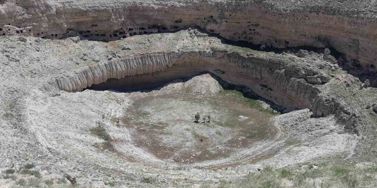 Çıralı Obruk Gölü’nün Eski Görüntüsünden Eser Kalmadı