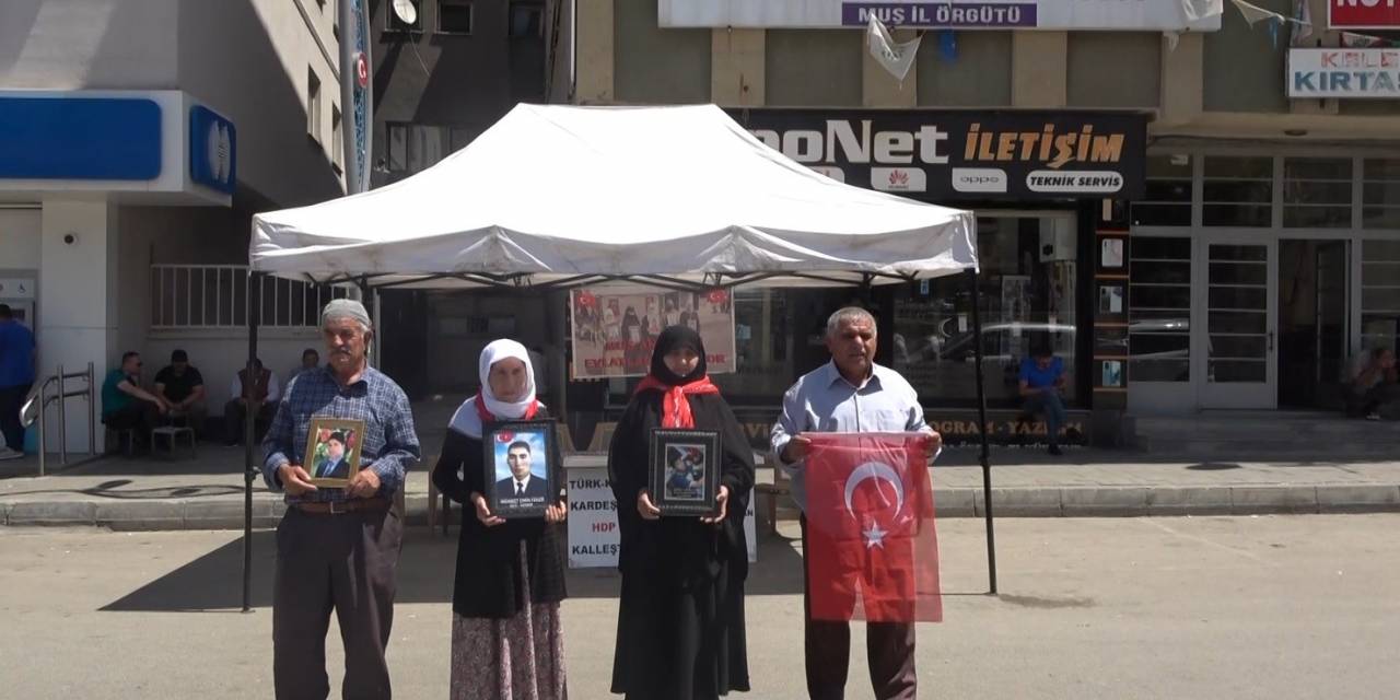 Muşlu Aileler Hdp Önündeki Eylemlerini Sürdürüyor