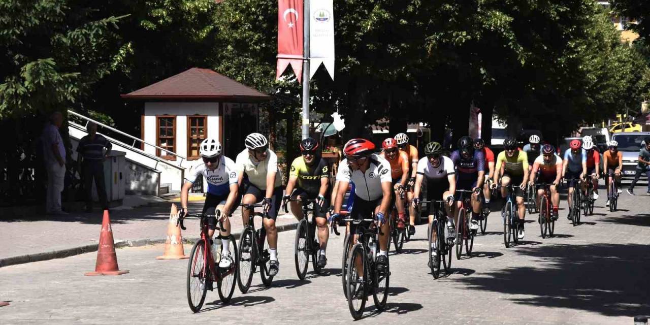 Bisikletçiler, Doğal Ve Tarihi Güzellikleri İle Dikkat Çeken Kastamonu’yu Gezdi