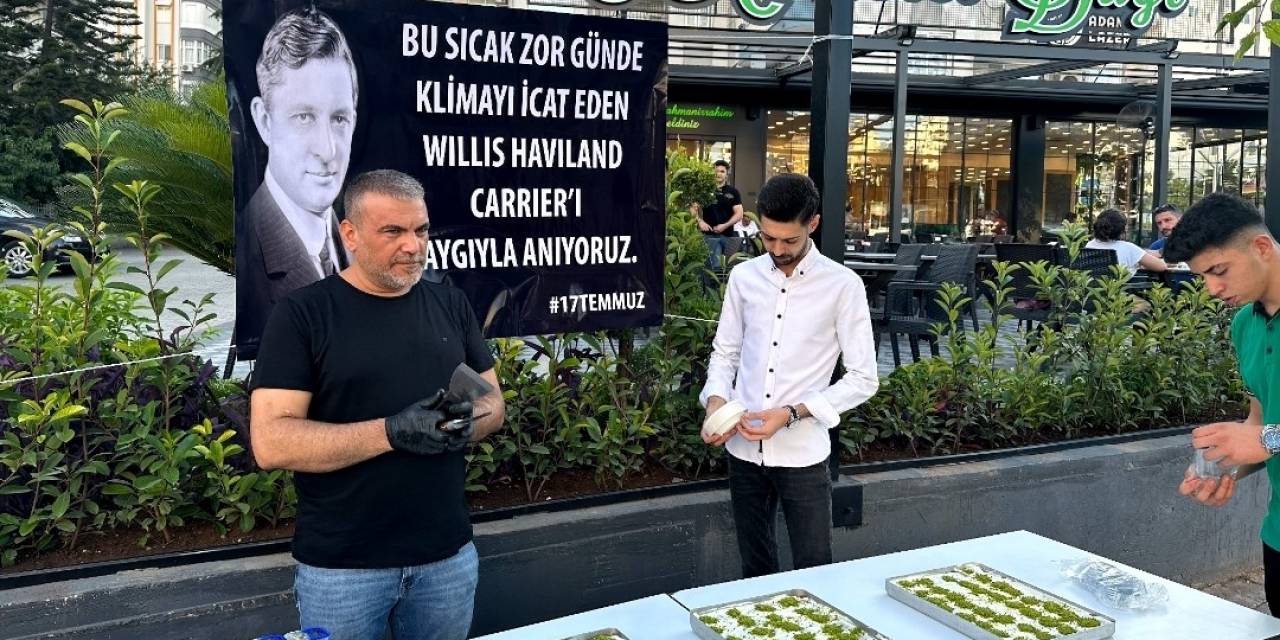 Hissedilen Sıcaklık 50 Derece Olunca, Klimayı Bulan Carrier Anısına Tatlı Dağıttılar