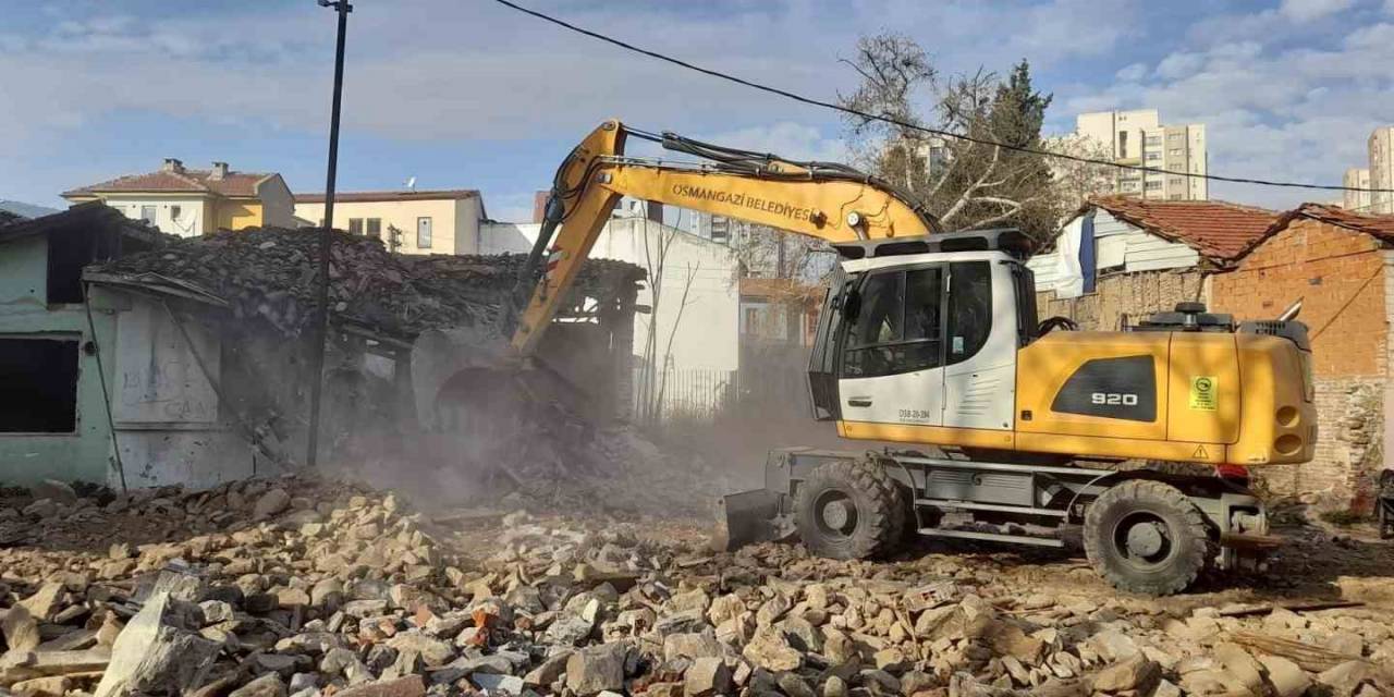 Tarihi Bölge Metruk Binalardan Temizlendi