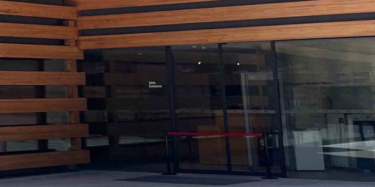 Ahlaksız Sergi Düzenlenen Müzeye Soruşturma Başlatıldı