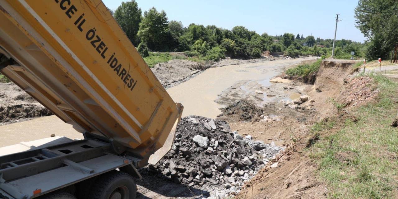 Düzce Selde Ulaşıma Kapanan Tüm Köy Yolları Açıldı