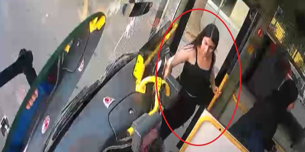 Kaybolan Kızını Gece Gündüz Sokak Sokak Arıyor