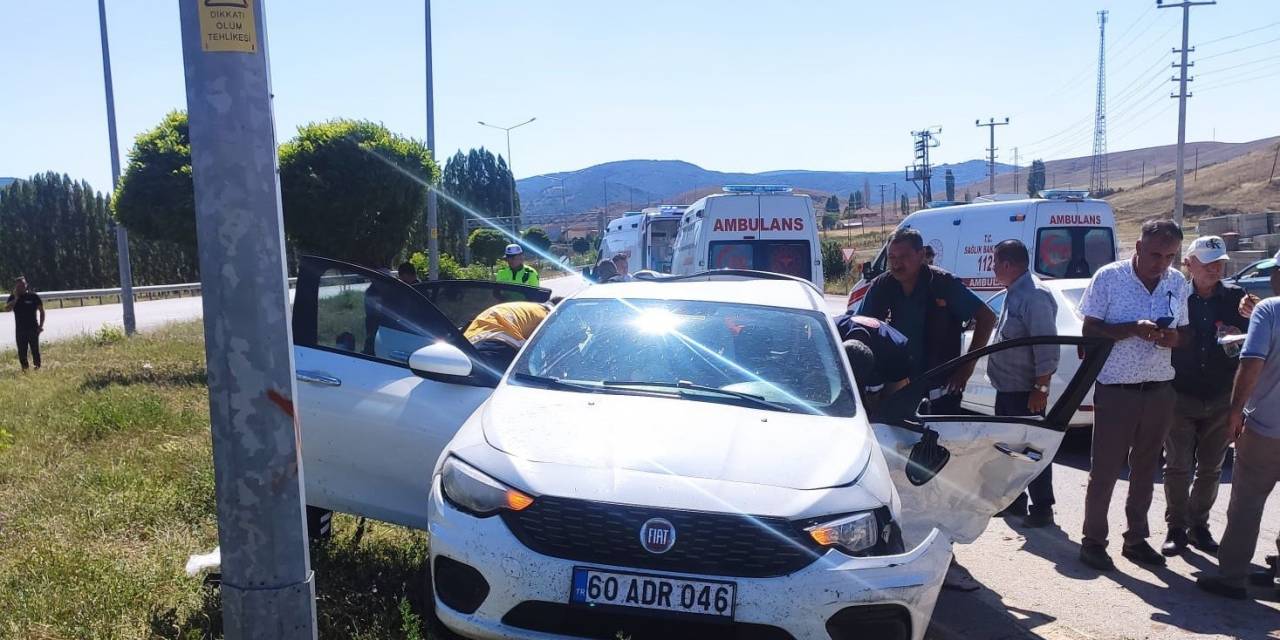Kavşakta Meydana Gelen Kazada 7 Kişi Yaralandı