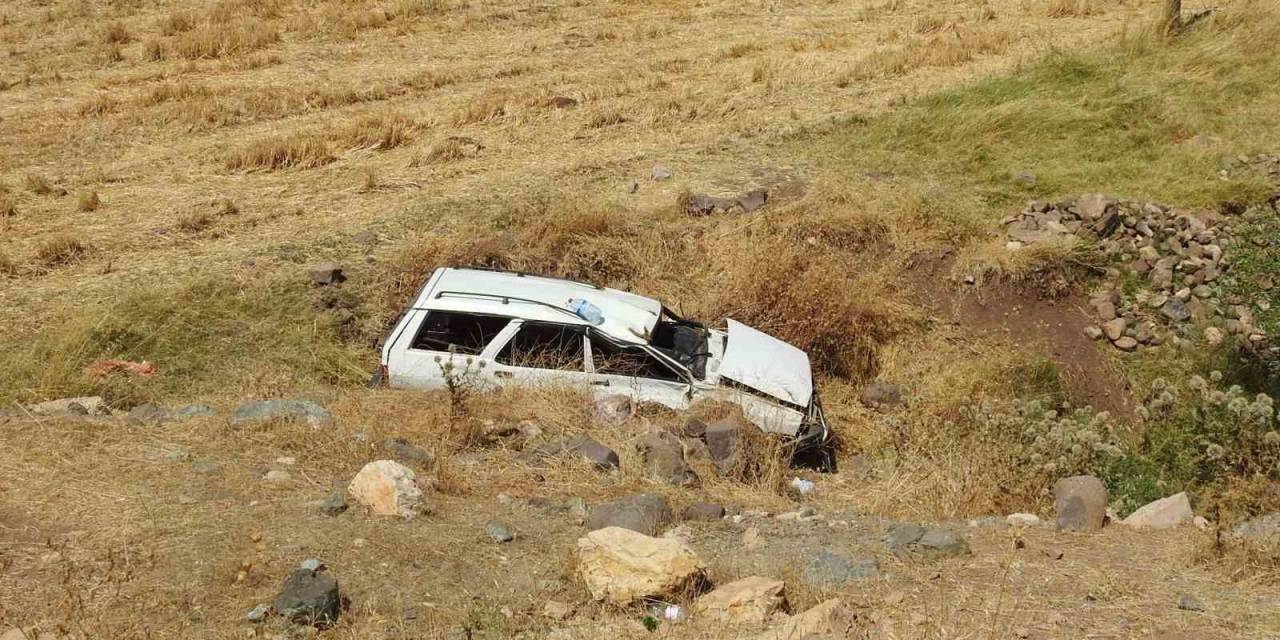 Sürücüsü Uyuyan Otomobil Şarampole Uçtu: 1 Ölü, 2 Yaralı