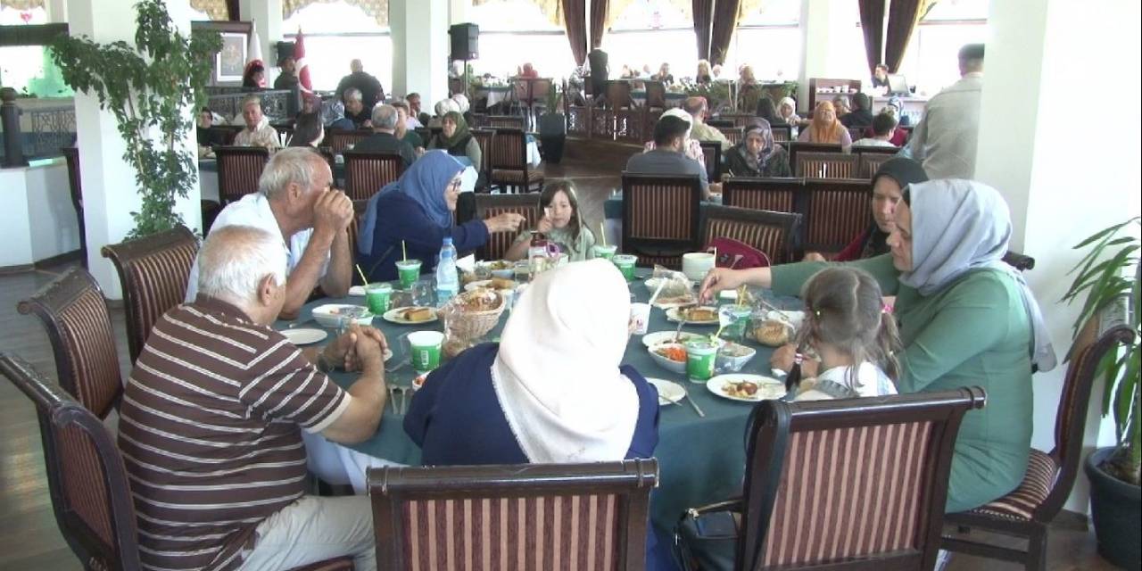 Keçiören’de Şehit Aileleri İçin Gezi Ve Yemek Düzenlendi