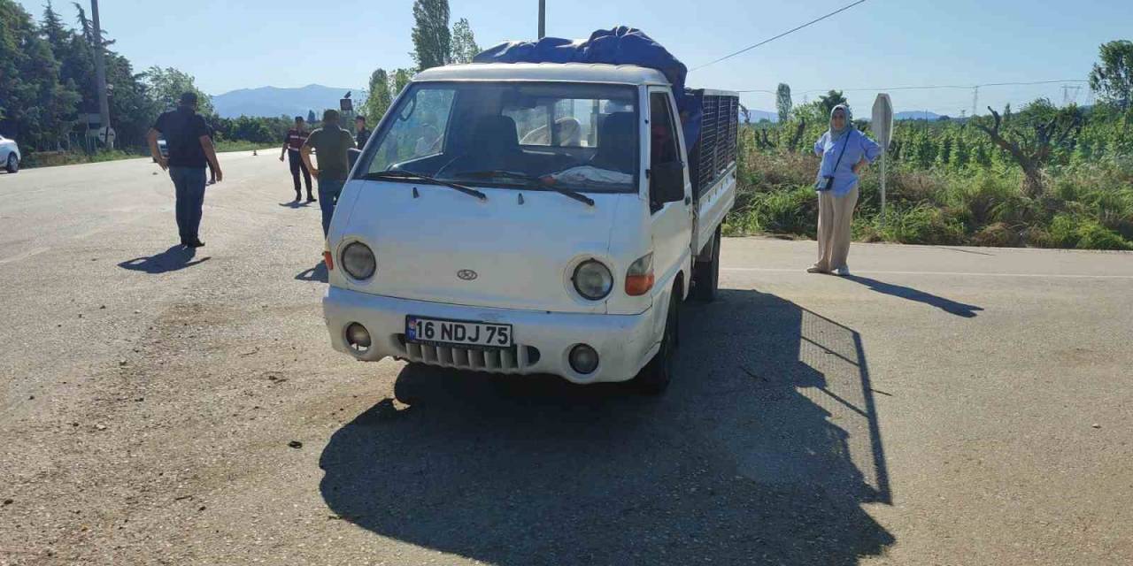 Motosiklet Kamyonete Çarptı, Genç Sürücü Ağır Yaralandı