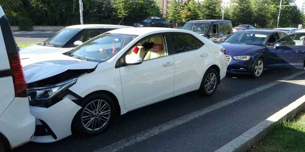 Malatya’da Zincirleme Kaza: 4 Araç Birbirine Girdi