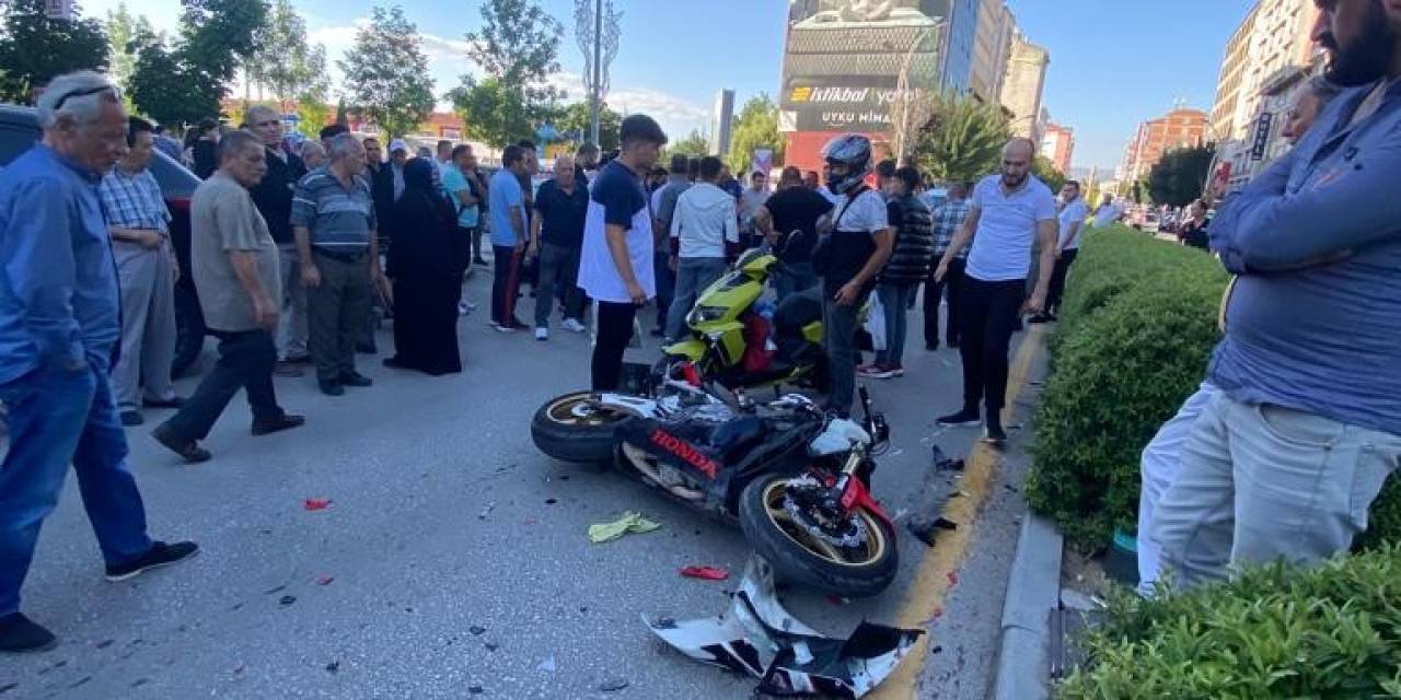 Motosiklet Otomobile Çarptı: 1 Yaralı